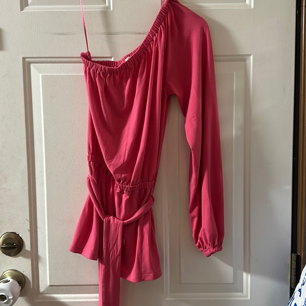 MICHAEL MICHAEL KORS BELTED ONE SHOULDER TOP: NWOT: SIZE XS